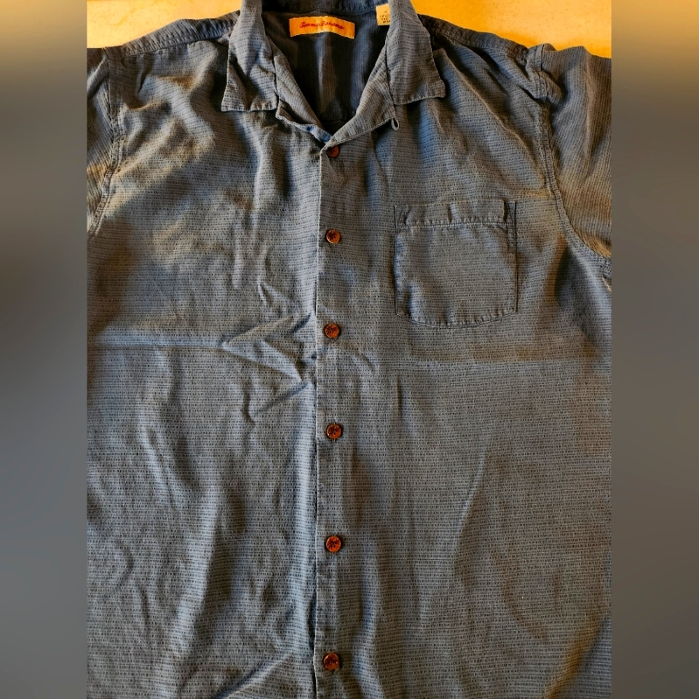 Tommy Bahama 100% Silk Blue Short Sleeve Button Down Medium Camp Shirt Vacation